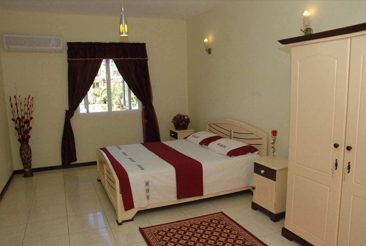 Montagu Villa Flic en Flac Exterior photo